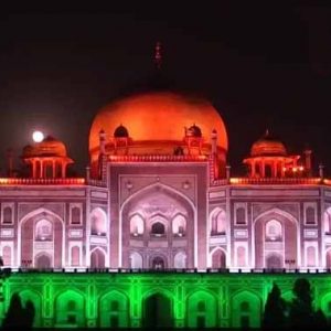 Agra Fort lit up in tricolour to mark 100 cr vaccination