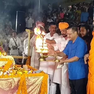 Delhi CM Arvind Kejriwal performs 'aarti' at Sarayu Ghat in Ayodhya