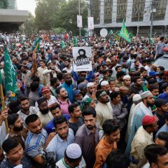 Pakistan govt yields to banned Islamist group, release 350 workers