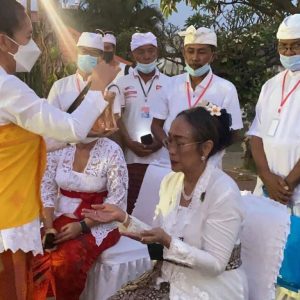 Indonesia's first president Sukarno's daughter converts to Hinduism