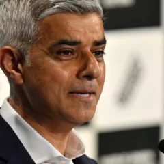 London Mayor declares 'major incident' over spread of Omicron variant