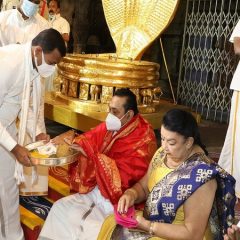 Sri Lankan PM Rajapaksa offers prayer at Venkateswara Swamy temple in Andhra Pradesh