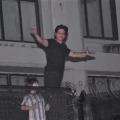 Shah Rukh Khan Greets Fans With His 'Signature Pose' On 57th Birthday